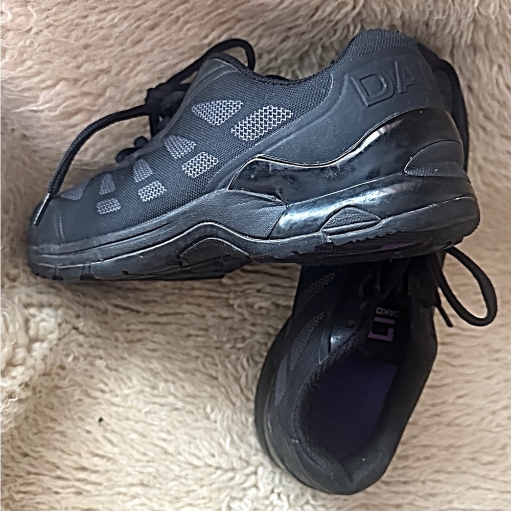 DAKOTA - Steel top Safety shoes black, and purple.